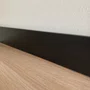 Rodapé de Poliestireno 10cm Liso Preto Barra 2 Metros Liga